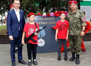 Фонд «Мой Алтай» и депутат АКЗС поддерживают военно-патриотическое воспитание учащихся