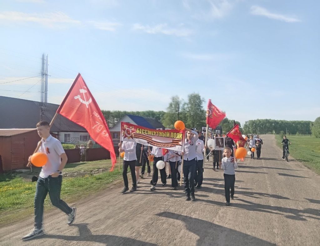 День Победы в поселке Правда: велопробег, митинг и салют