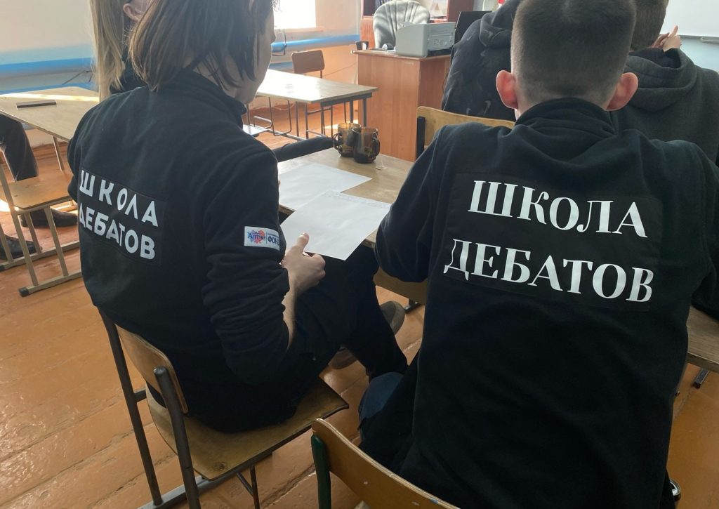 Битва умов: Школьники Тальменского района оттачивали мастерство дебатов