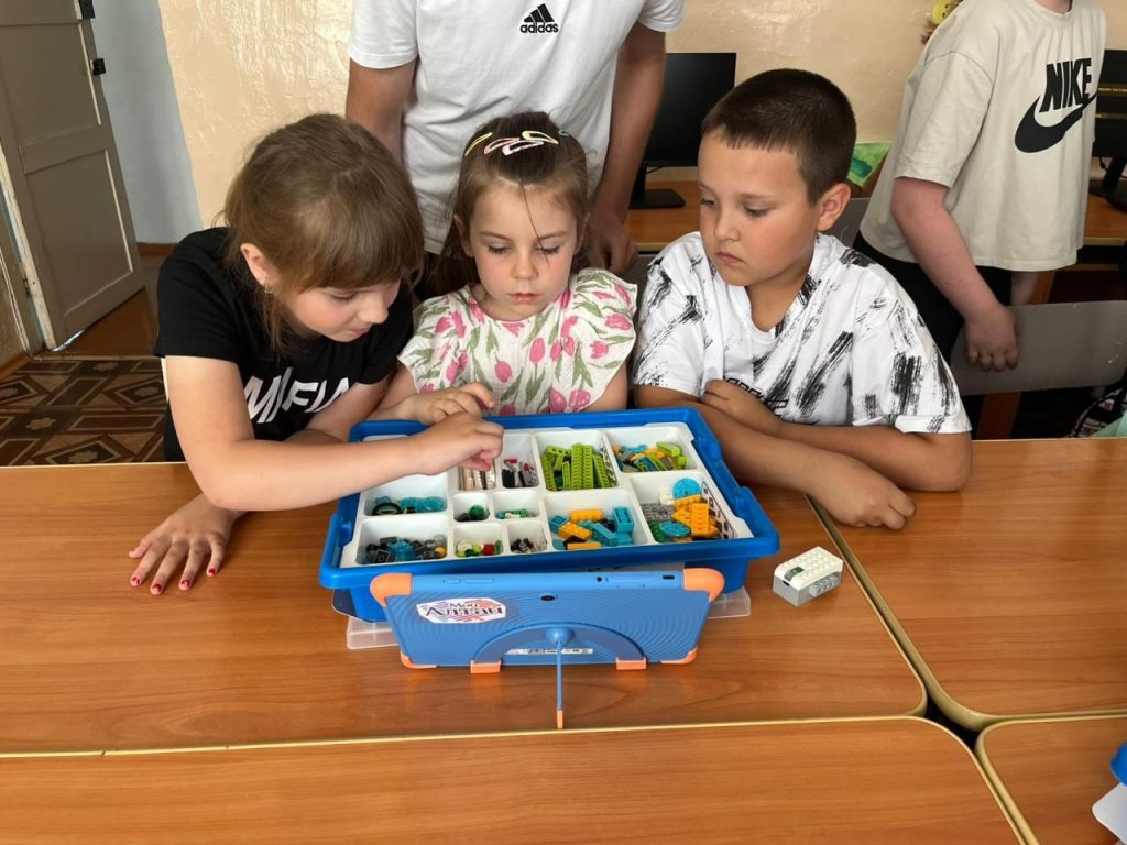 Летняя смена «Робостарт» в Кусакской школе: Юные инженеры делают первые шаги