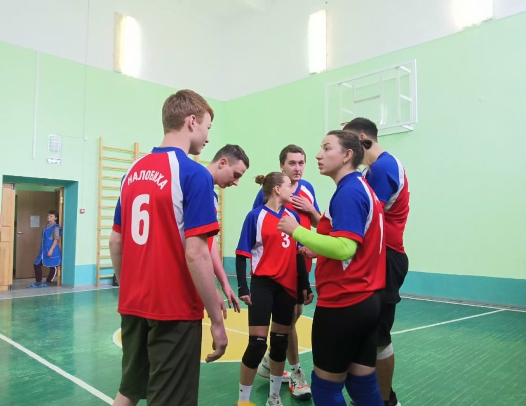 Спортивное братство в Косихинском районе: Волейбольный турнир памяти Евгения Красовского