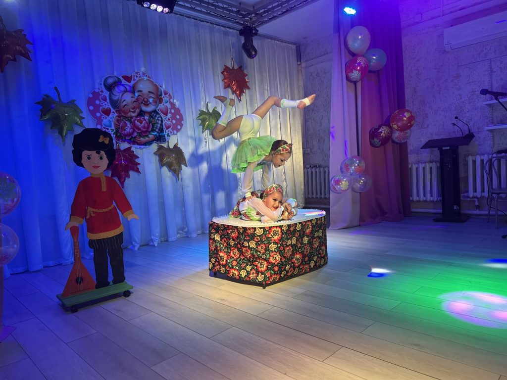 «Мой Алтай» подарил праздник пожилым людям в Озерском психоневрологическом интернате