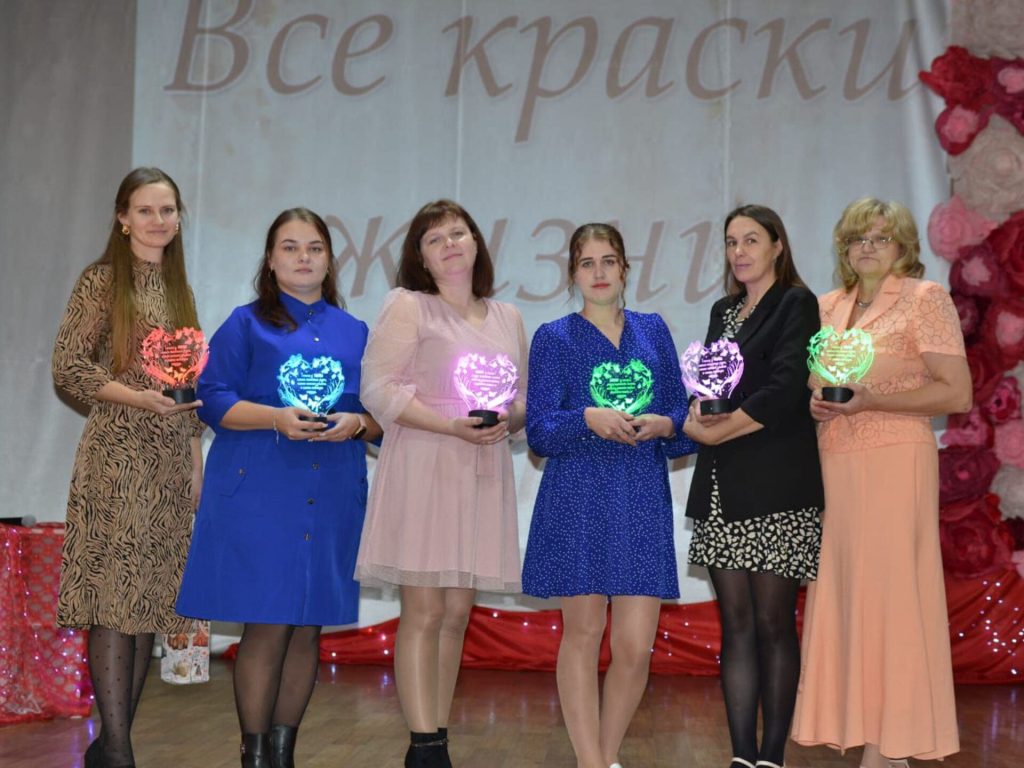 «Все краски жизни для тебя!»: Празднование Дня матери в Лосихе