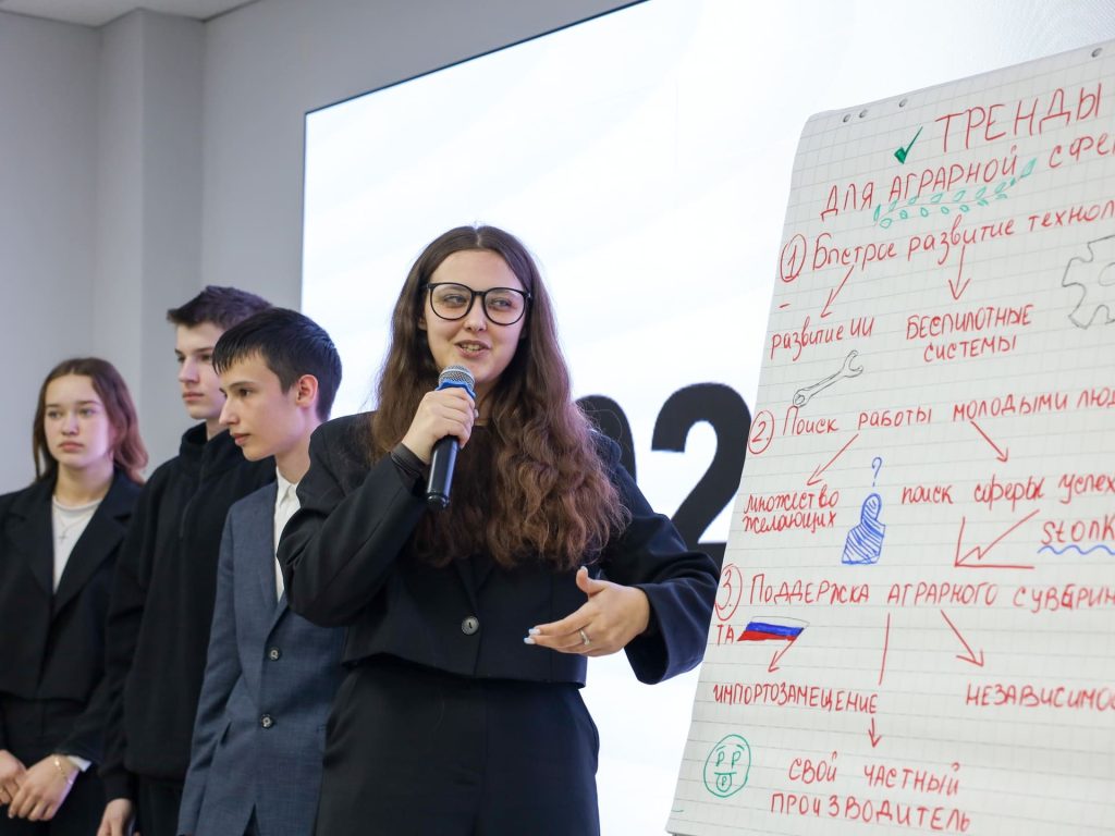 Школьники заглянули в будущее Алтайского края: Каким он станет в 2040 году?