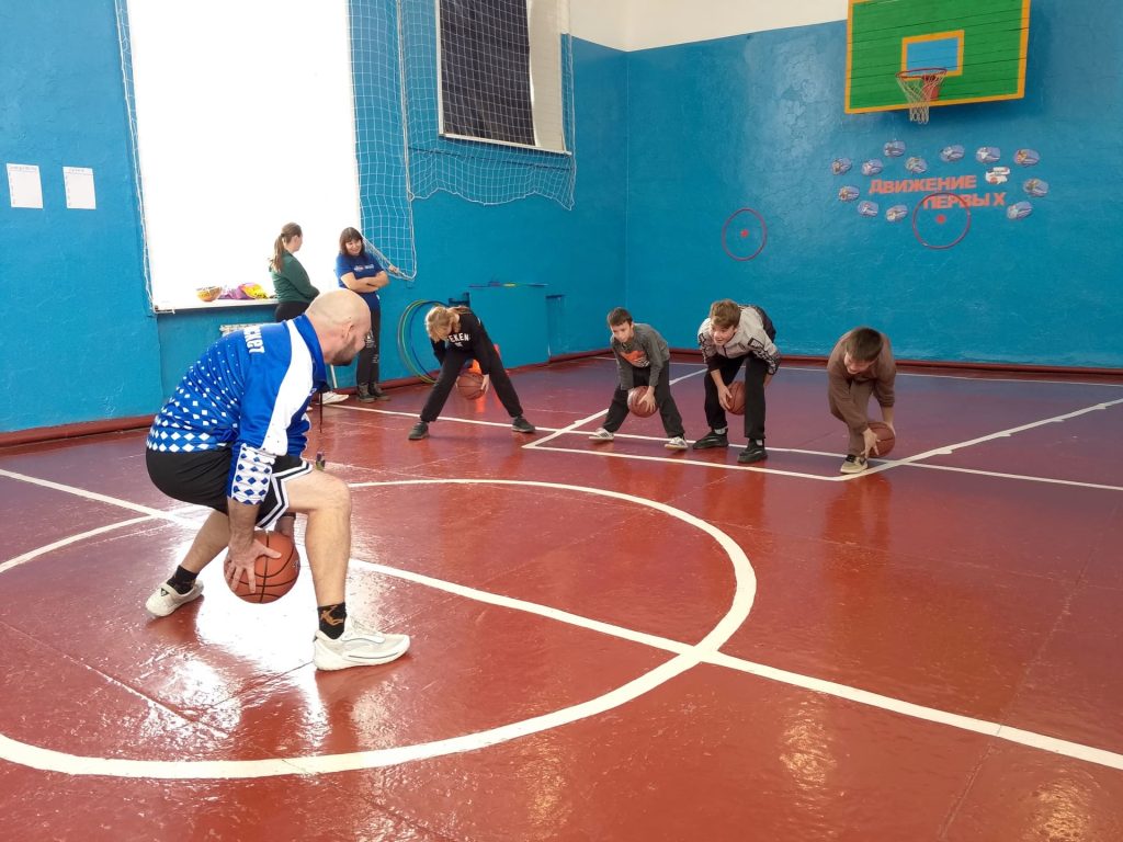 Баскетбольный праздник в Новодраченинской школе: мастер-класс от «Алтайбаскета»