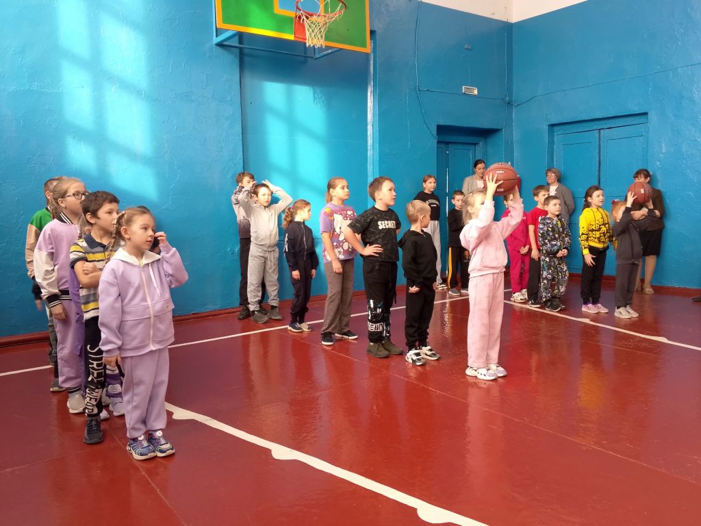 Баскетбольные мячи в подарок для баскетбольной секции